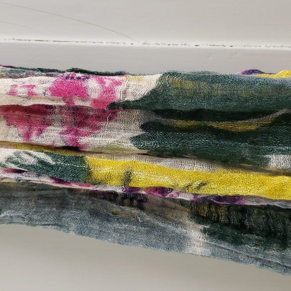 Floral print ladies scarf - Picture 2 of 3